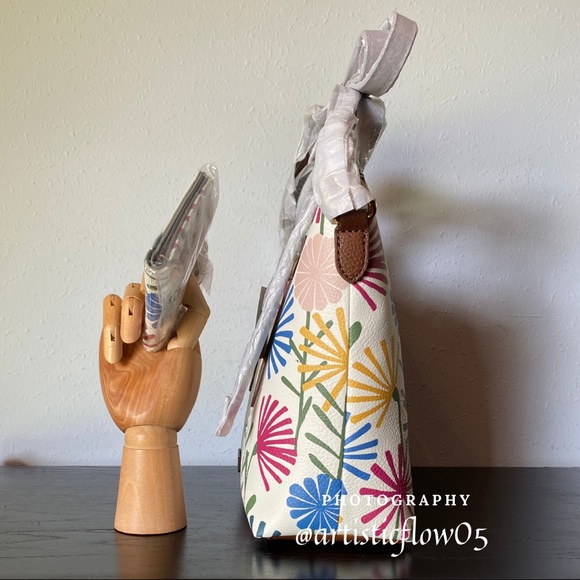 I’m Selling THIS Felicity Purse And Wallet Set! - Picture 6 of 9